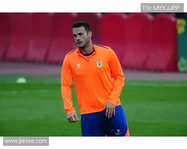 如何时尚佩戴足球明星签名帽子展现个性与魅力